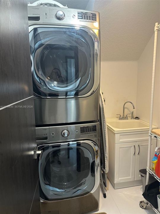 For Sale: $1,450,000 (4 beds, 3 baths, 2452 Square Feet)