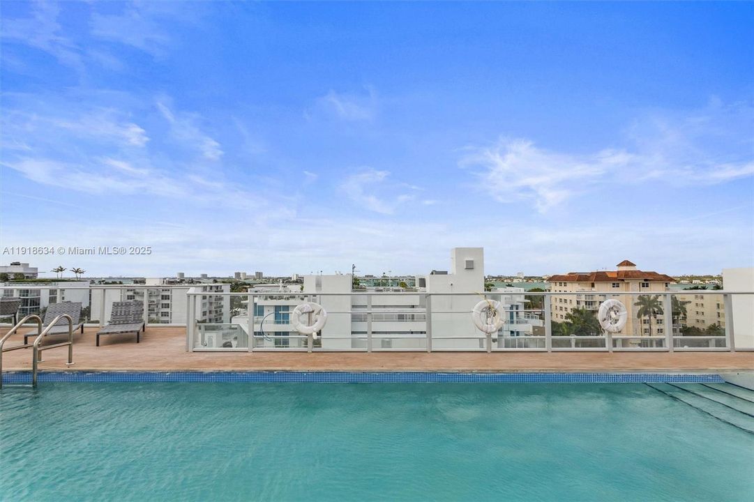 待售: $682,500 (2 贝兹, 2 浴室, 955 平方英尺)