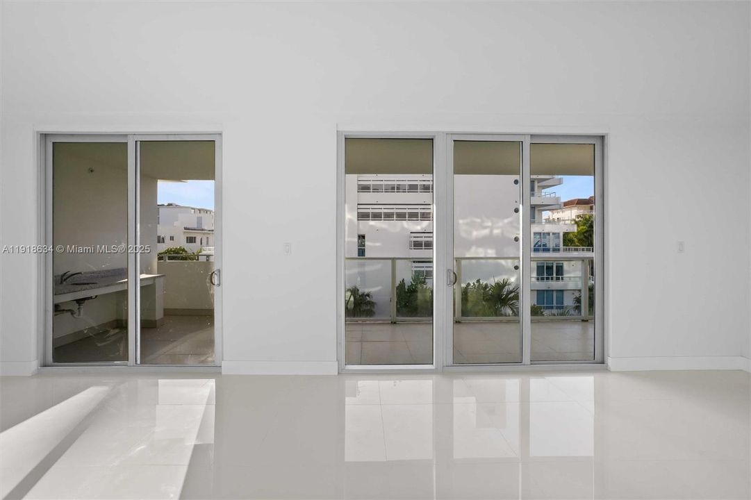 待售: $682,500 (2 贝兹, 2 浴室, 955 平方英尺)