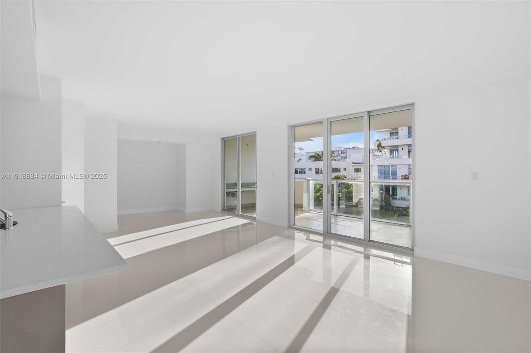 待售: $682,500 (2 贝兹, 2 浴室, 955 平方英尺)