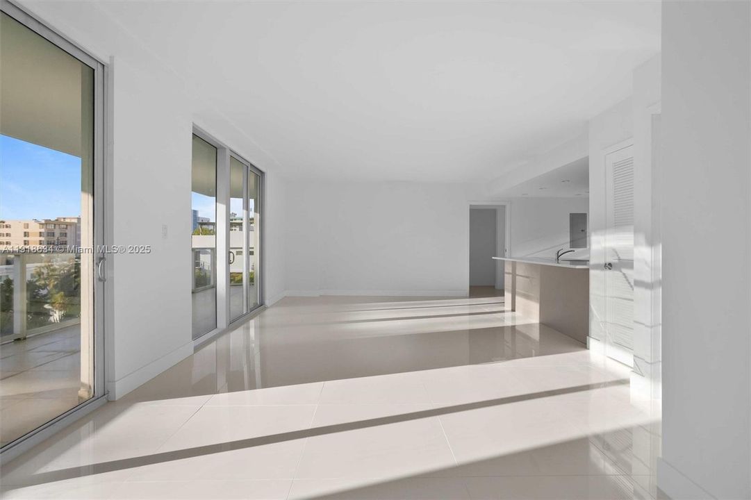 待售: $682,500 (2 贝兹, 2 浴室, 955 平方英尺)