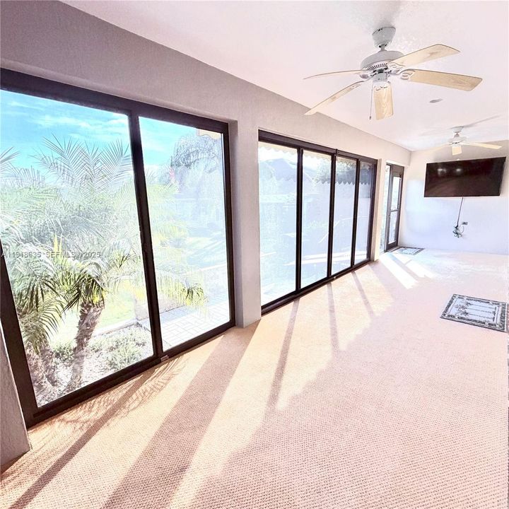 FL Rm. Dble Fans + TV