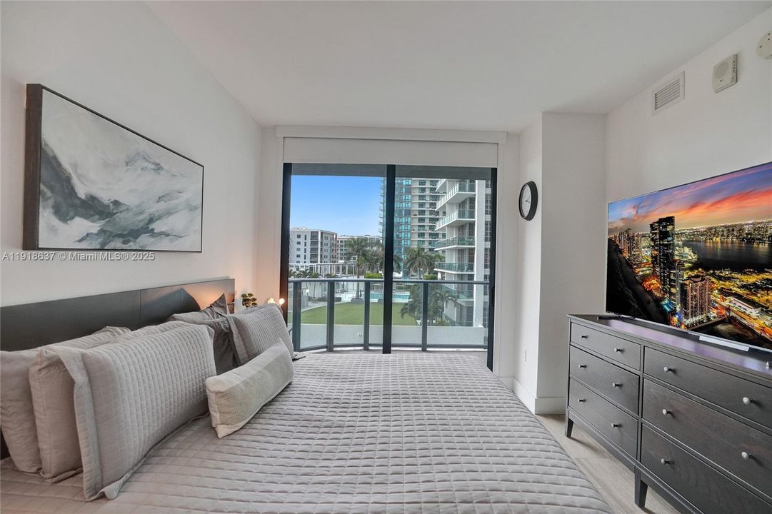 В аренду: $5,200 (2 спален, 2 ванн, 1045 Квадратных фут)