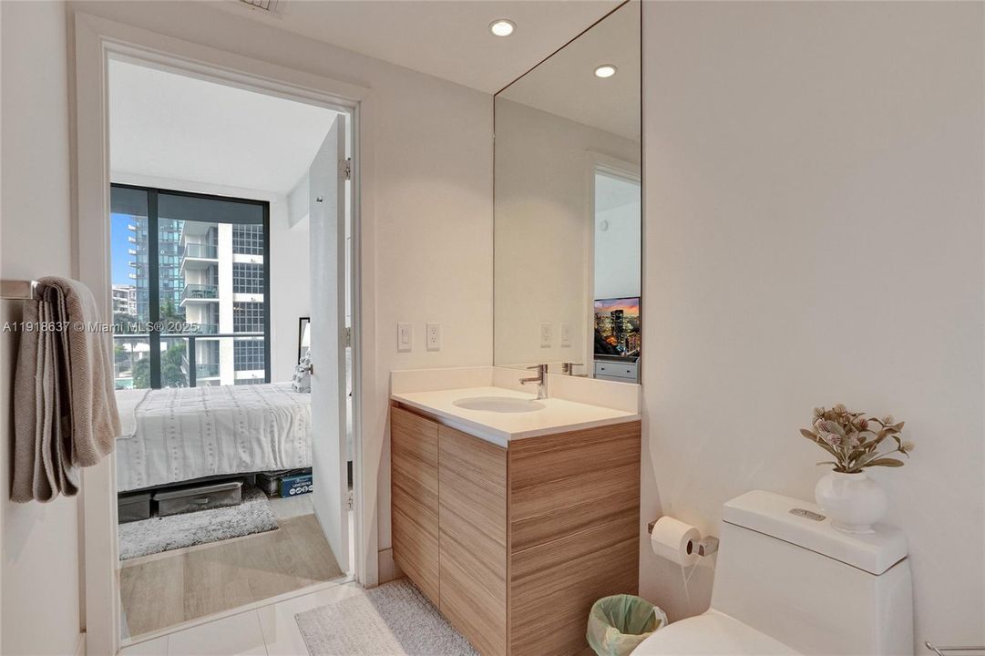 В аренду: $5,200 (2 спален, 2 ванн, 1045 Квадратных фут)