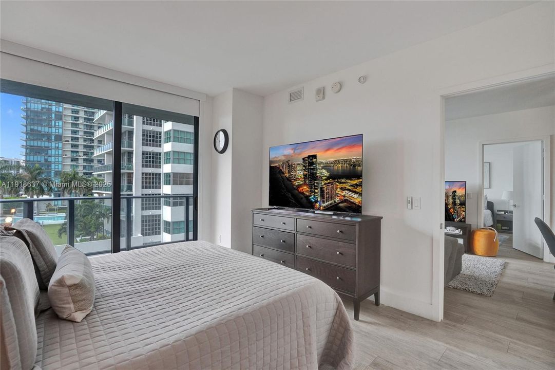 В аренду: $5,200 (2 спален, 2 ванн, 1045 Квадратных фут)