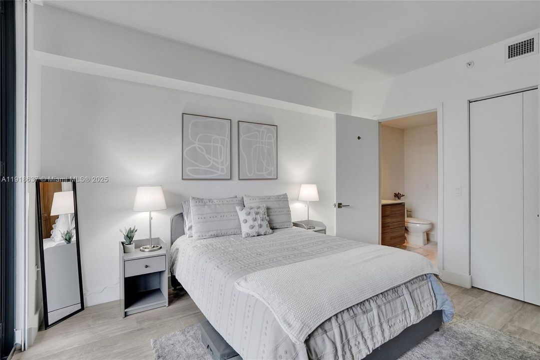 В аренду: $5,200 (2 спален, 2 ванн, 1045 Квадратных фут)