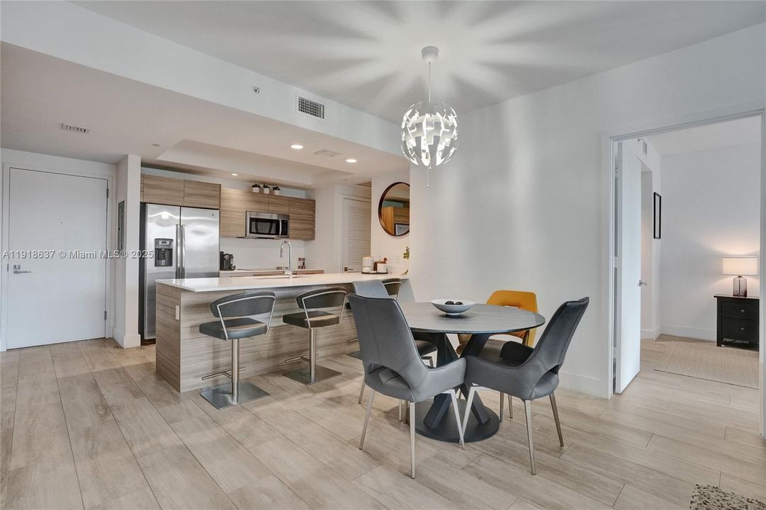 В аренду: $5,200 (2 спален, 2 ванн, 1045 Квадратных фут)