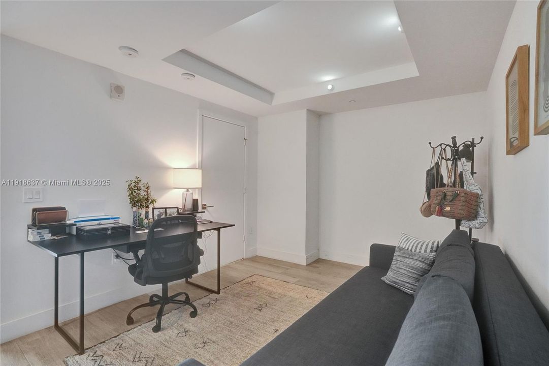 В аренду: $5,200 (2 спален, 2 ванн, 1045 Квадратных фут)