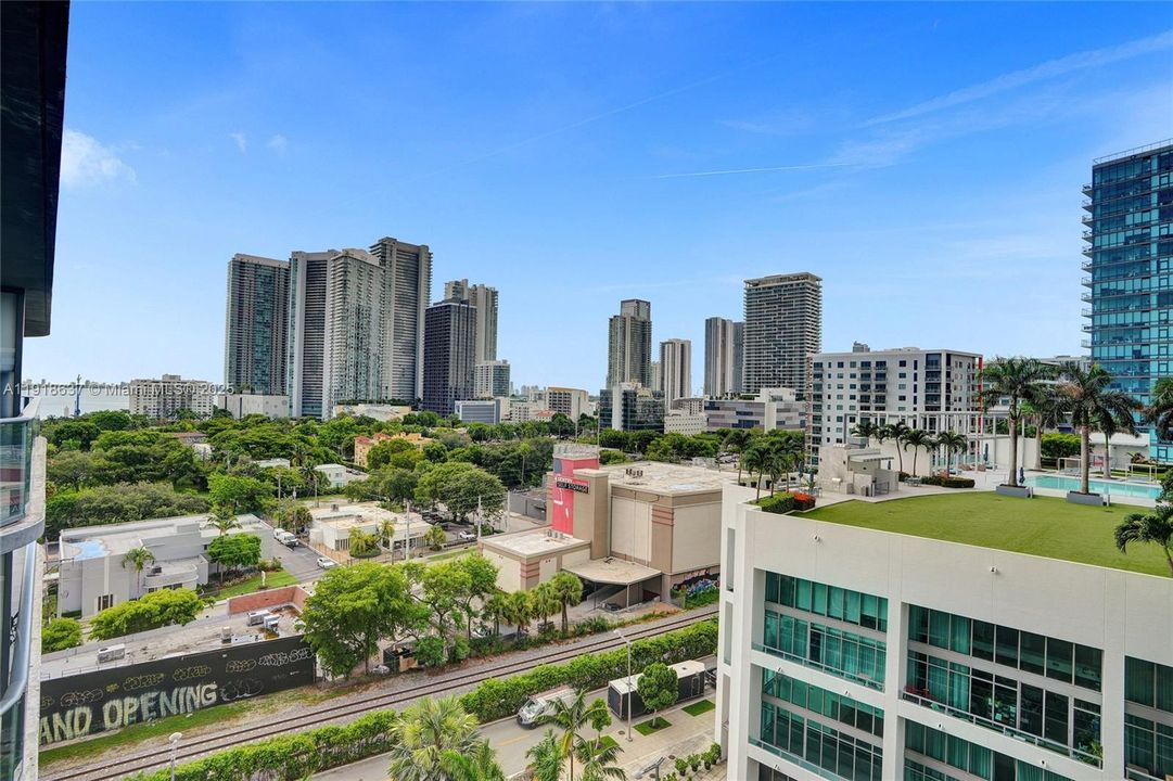 В аренду: $5,200 (2 спален, 2 ванн, 1045 Квадратных фут)