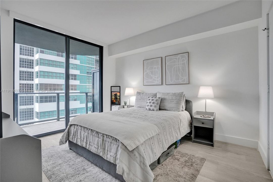 В аренду: $5,200 (2 спален, 2 ванн, 1045 Квадратных фут)