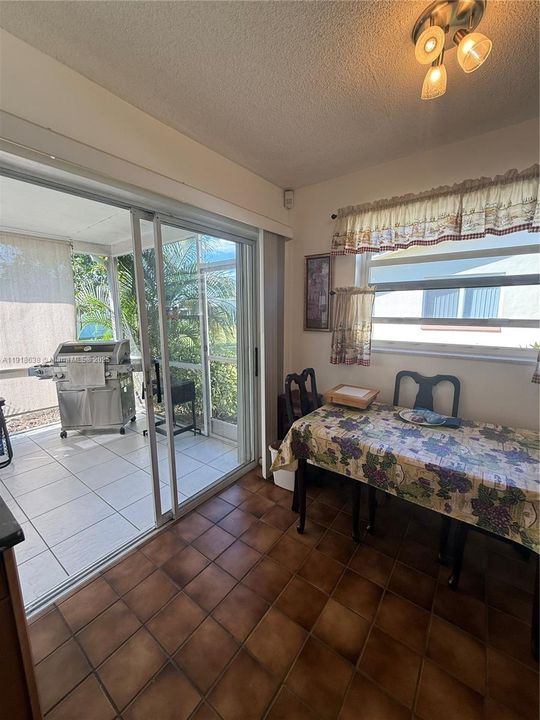 На продажу: $324,900 (2 спален, 2 ванн, 957 Квадратных фут)