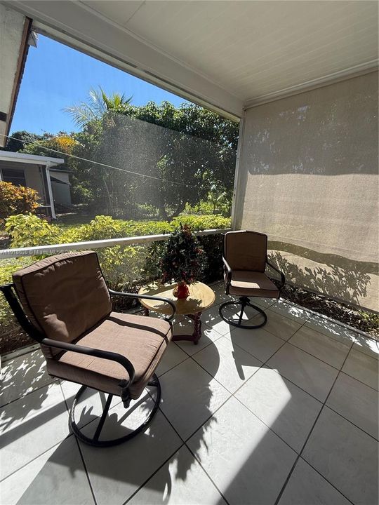 На продажу: $324,900 (2 спален, 2 ванн, 957 Квадратных фут)