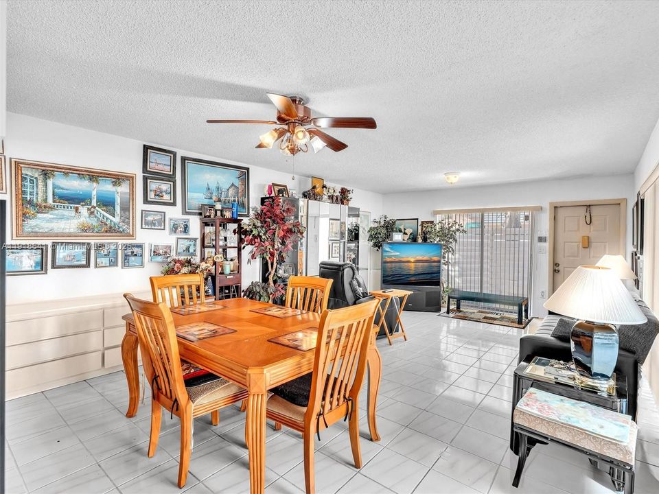 Activo con contrato: $419,000 (3 camas, 2 baños, 1592 Pies cuadrados)