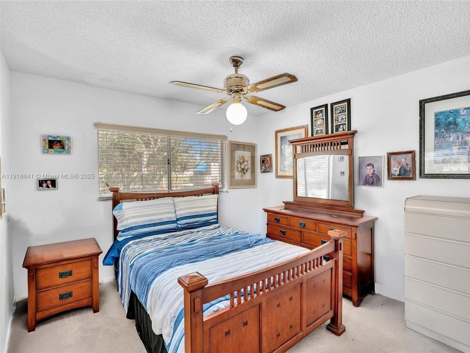 Activo con contrato: $419,000 (3 camas, 2 baños, 1592 Pies cuadrados)