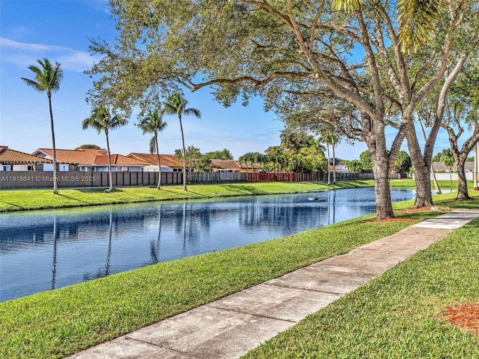 Activo con contrato: $419,000 (3 camas, 2 baños, 1592 Pies cuadrados)