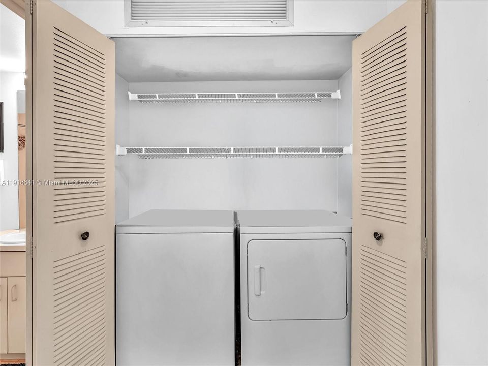 Activo con contrato: $419,000 (3 camas, 2 baños, 1592 Pies cuadrados)