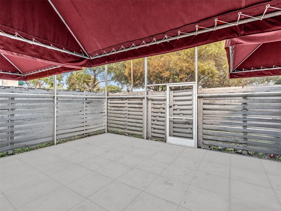 Activo con contrato: $419,000 (3 camas, 2 baños, 1592 Pies cuadrados)