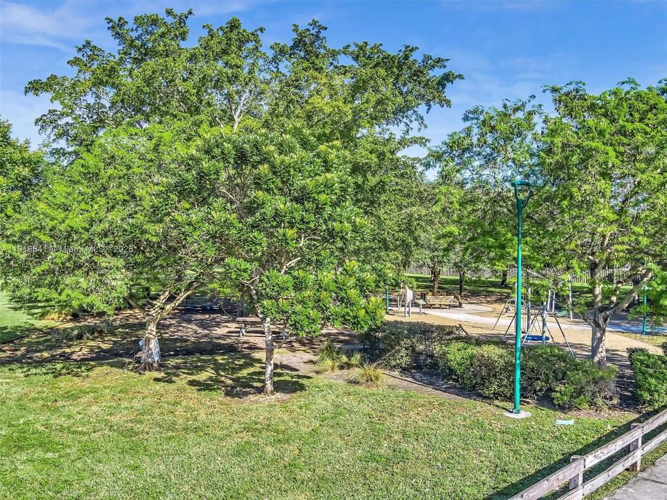 Activo con contrato: $419,000 (3 camas, 2 baños, 1592 Pies cuadrados)