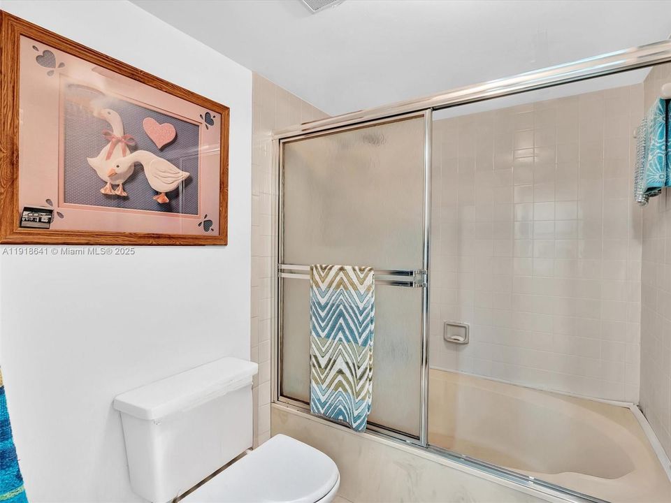 Activo con contrato: $419,000 (3 camas, 2 baños, 1592 Pies cuadrados)