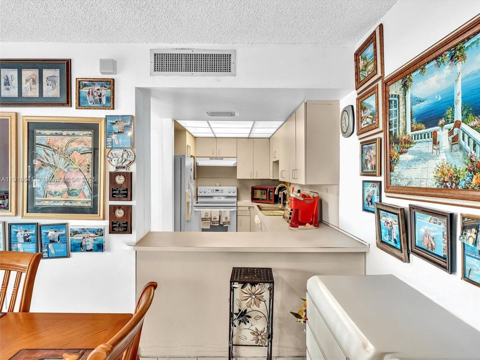 Activo con contrato: $419,000 (3 camas, 2 baños, 1592 Pies cuadrados)