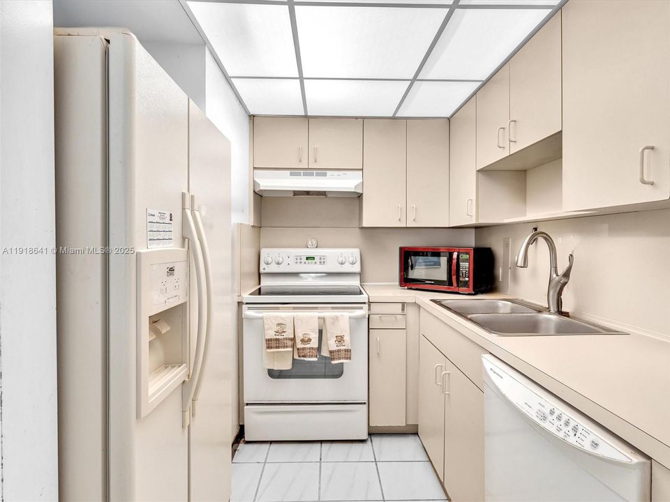 Activo con contrato: $419,000 (3 camas, 2 baños, 1592 Pies cuadrados)