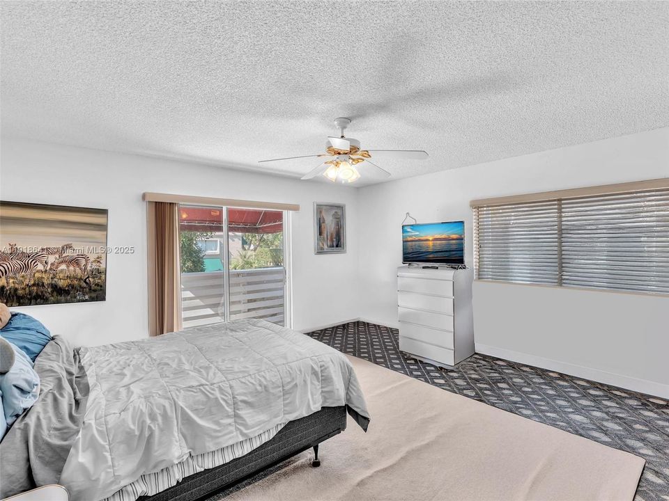 Activo con contrato: $419,000 (3 camas, 2 baños, 1592 Pies cuadrados)