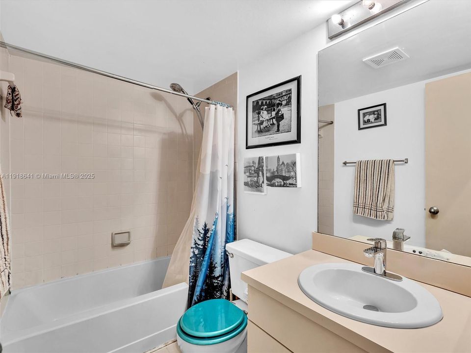 Activo con contrato: $419,000 (3 camas, 2 baños, 1592 Pies cuadrados)