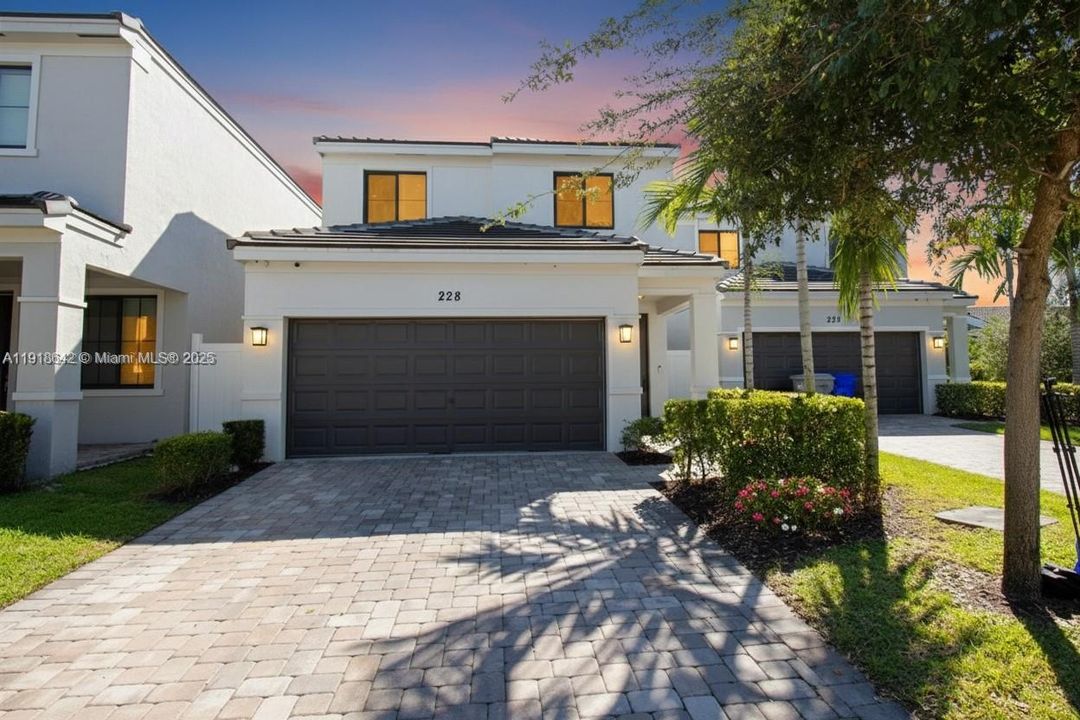 For Sale: $580,000 (3 beds, 2 baths, 1455 Square Feet)