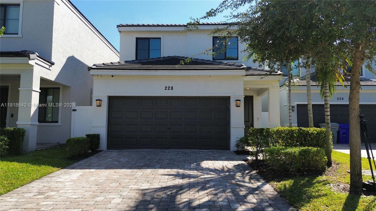 For Sale: $580,000 (3 beds, 2 baths, 1455 Square Feet)