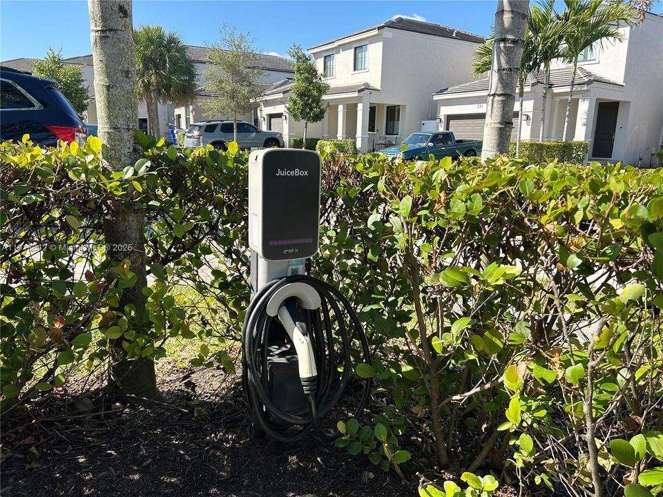 For Sale: $580,000 (3 beds, 2 baths, 1455 Square Feet)