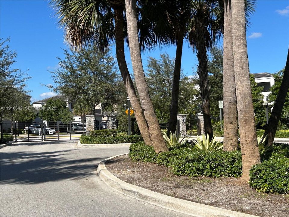 For Sale: $580,000 (3 beds, 2 baths, 1455 Square Feet)