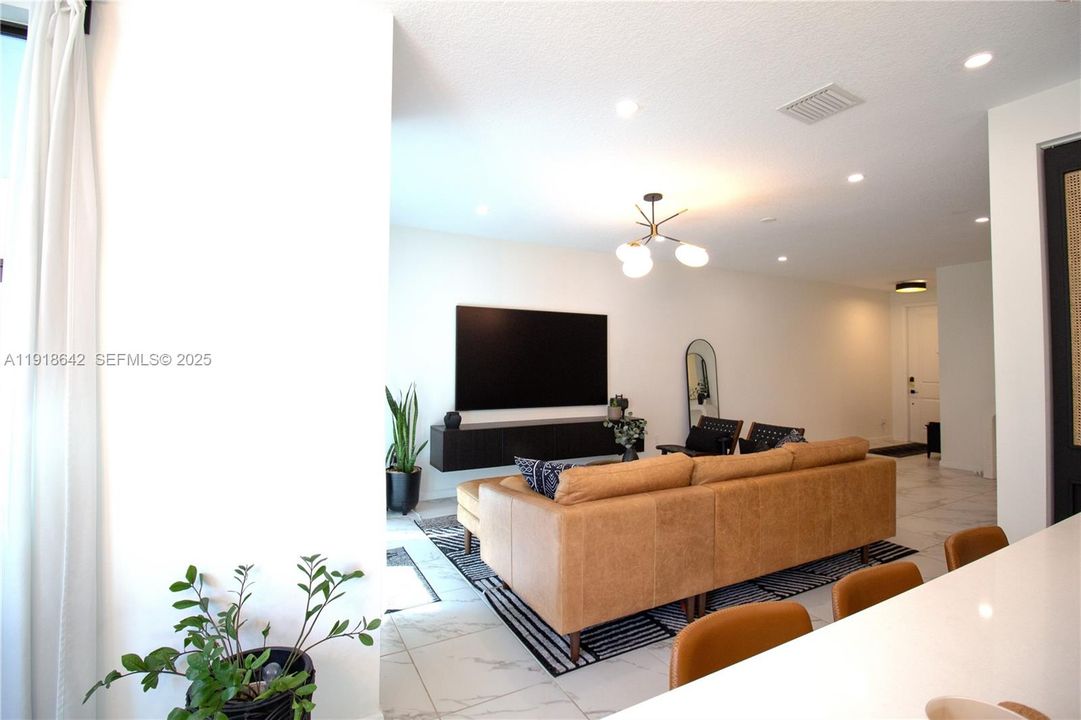 For Sale: $580,000 (3 beds, 2 baths, 1455 Square Feet)