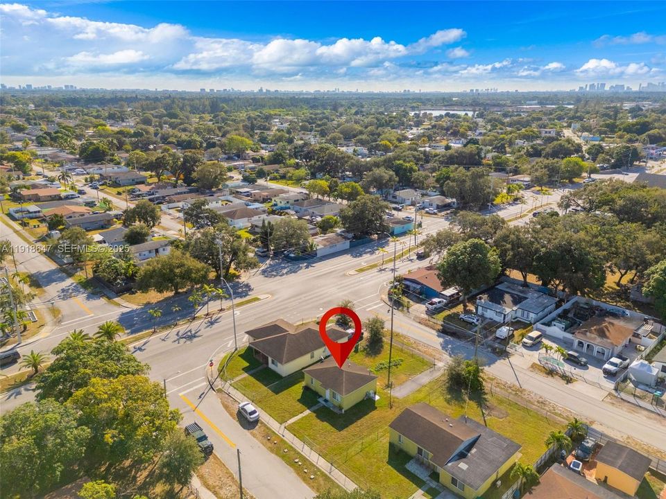 待售: $420,000 (2 贝兹, 1 浴室, 720 平方英尺)