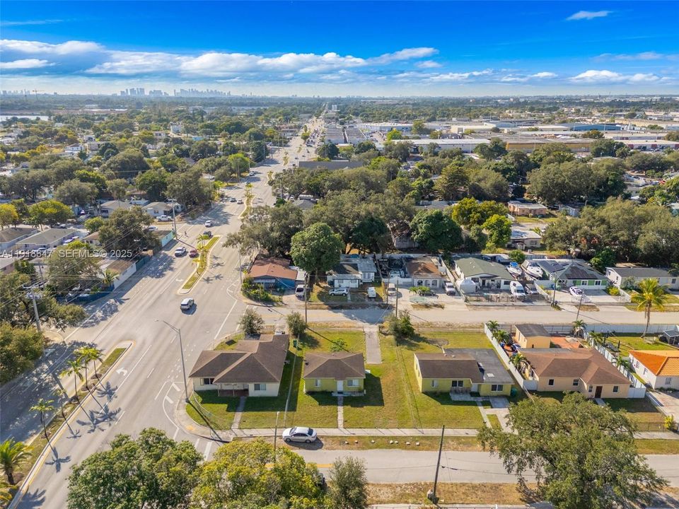 待售: $420,000 (2 贝兹, 1 浴室, 720 平方英尺)