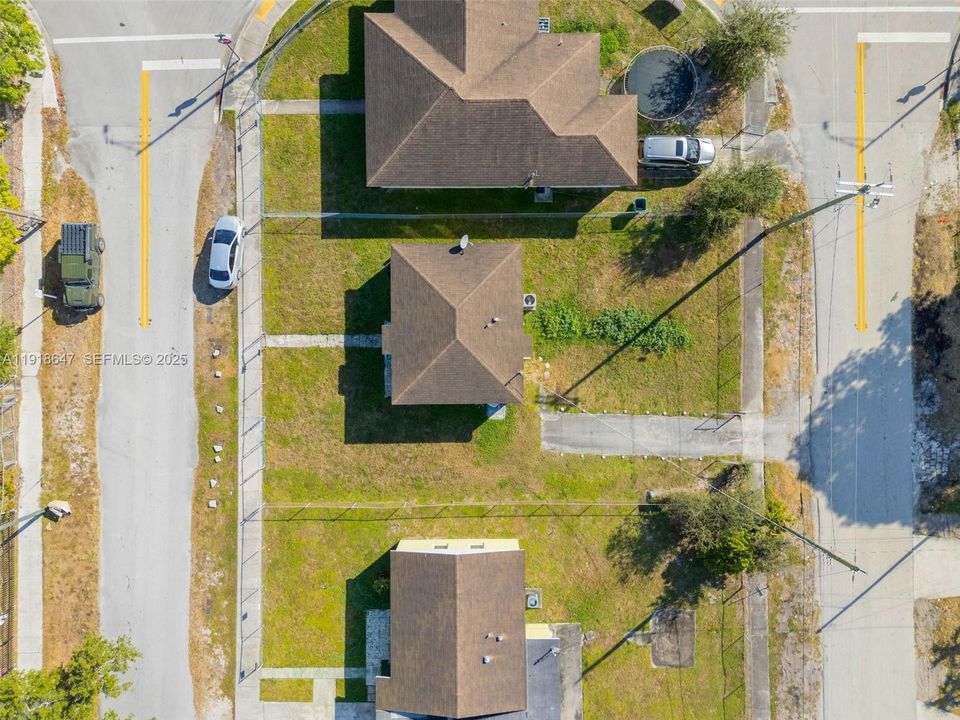 待售: $420,000 (2 贝兹, 1 浴室, 720 平方英尺)