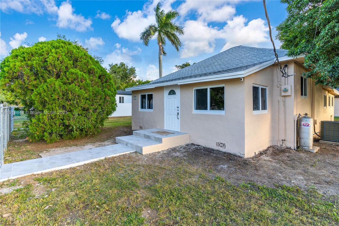 For Sale: $700,000 (8 beds, 4 baths, 0 Square Feet)