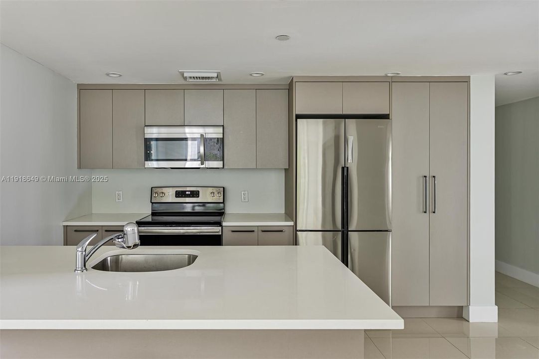 На продажу: $798,500 (3 спален, 2 ванн, 1972 Квадратных фут)