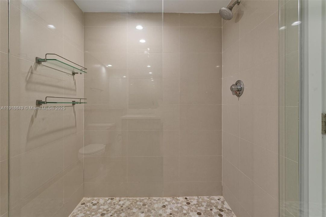 На продажу: $798,500 (3 спален, 2 ванн, 1972 Квадратных фут)