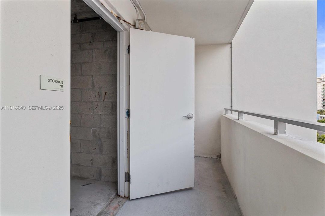 For Sale: $798,500 (3 beds, 2 baths, 1972 Square Feet)