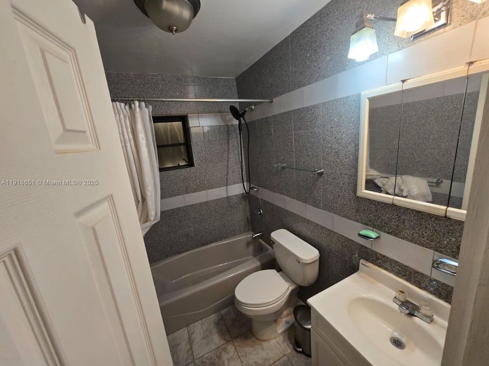 待售: $518,000 (3 贝兹, 1 浴室, 1208 平方英尺)