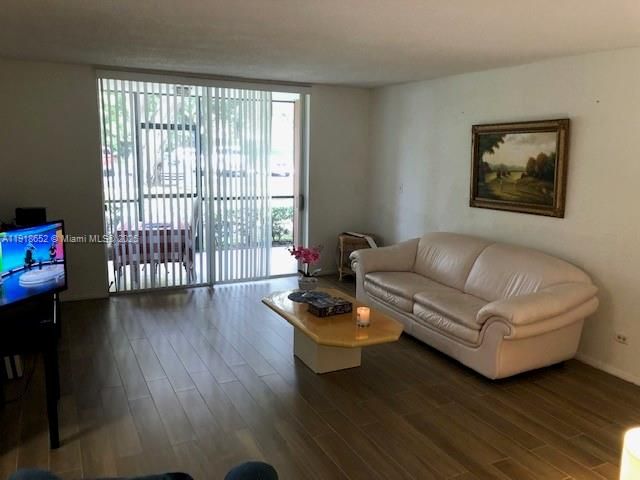 В аренду: $1,450 (1 спален, 1 ванн, 800 Квадратных фут)