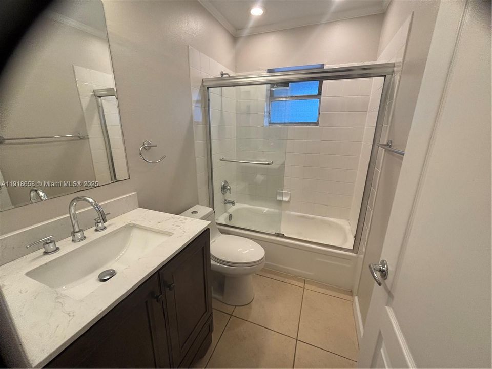 For Rent: $1,750 (1 beds, 1 baths, 736 Square Feet)