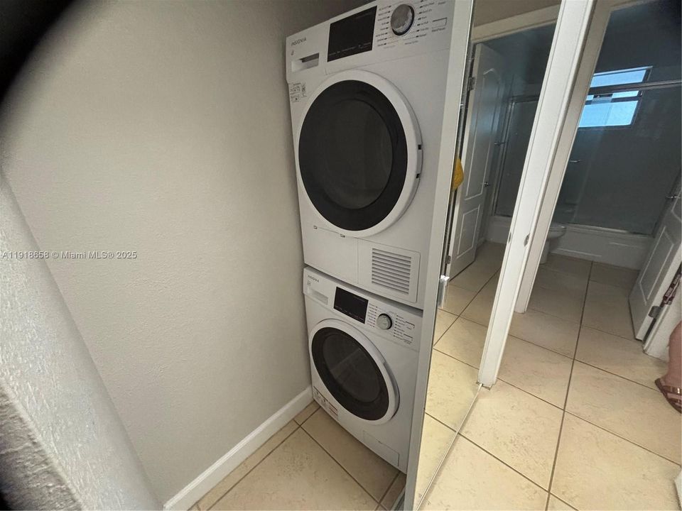 For Rent: $1,750 (1 beds, 1 baths, 736 Square Feet)