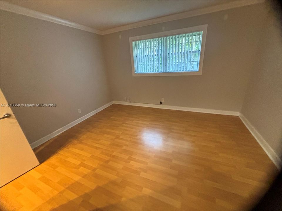 For Rent: $1,750 (1 beds, 1 baths, 736 Square Feet)