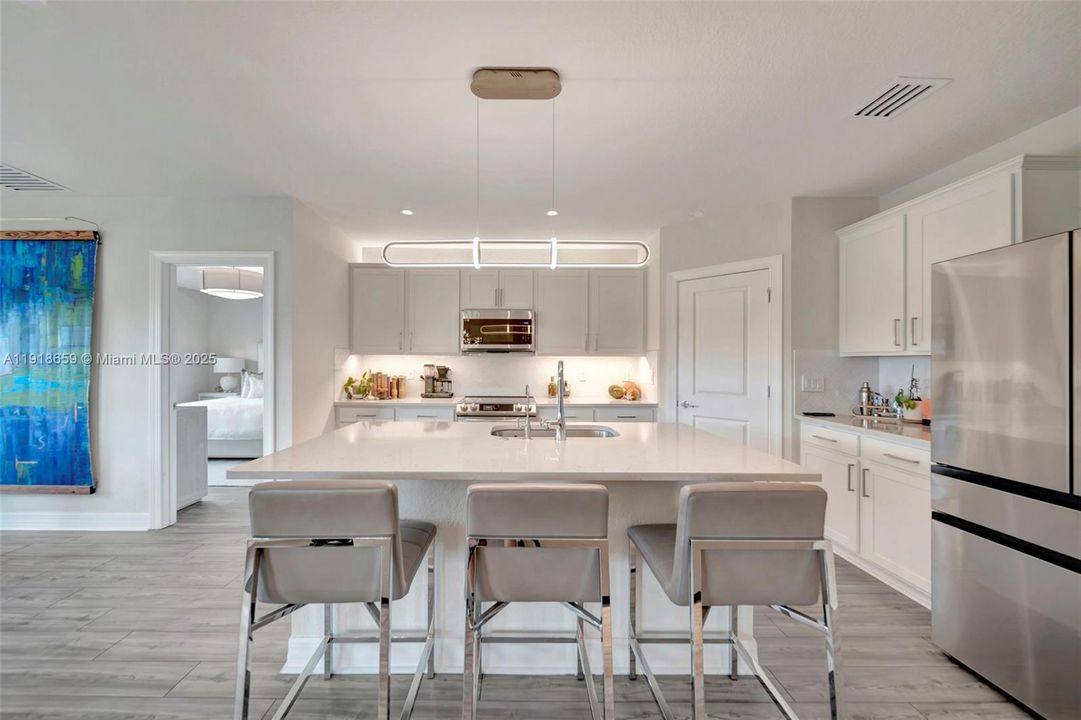 For Sale: $575,000 (3 beds, 2 baths, 1647 Square Feet)