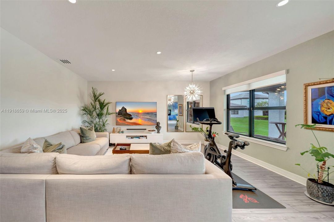 For Sale: $575,000 (3 beds, 2 baths, 1647 Square Feet)