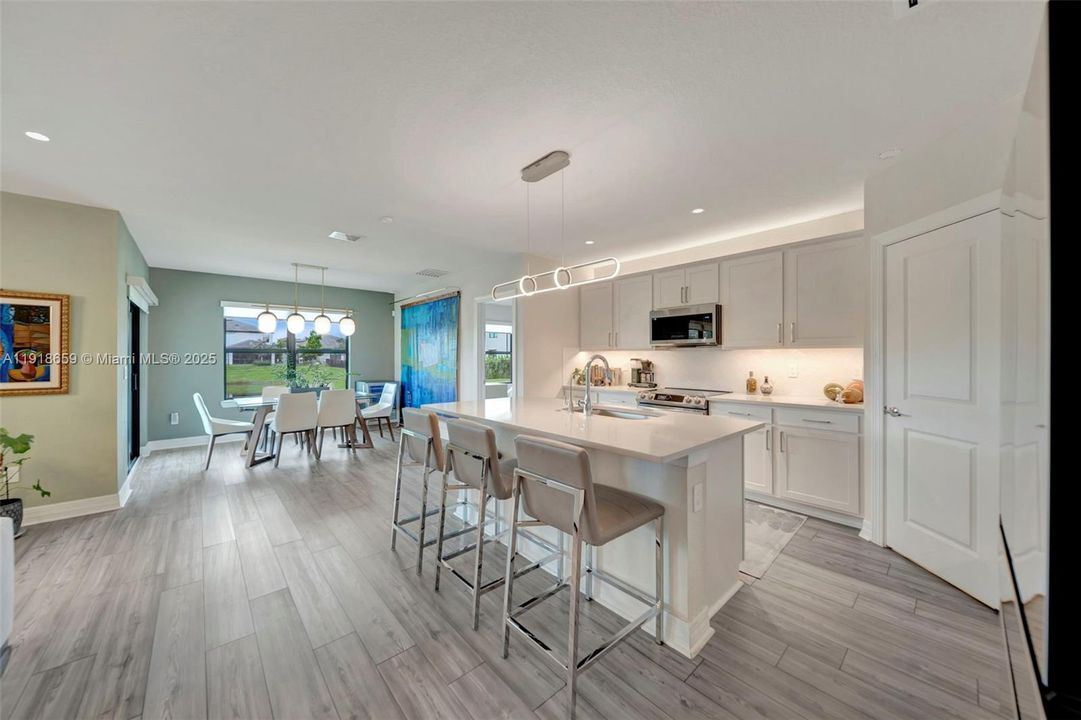 For Sale: $575,000 (3 beds, 2 baths, 1647 Square Feet)