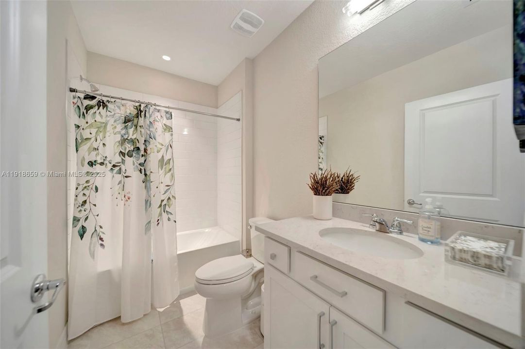 For Sale: $575,000 (3 beds, 2 baths, 1647 Square Feet)