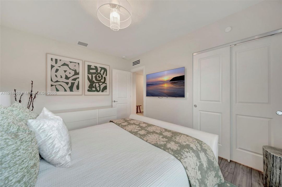 For Sale: $575,000 (3 beds, 2 baths, 1647 Square Feet)