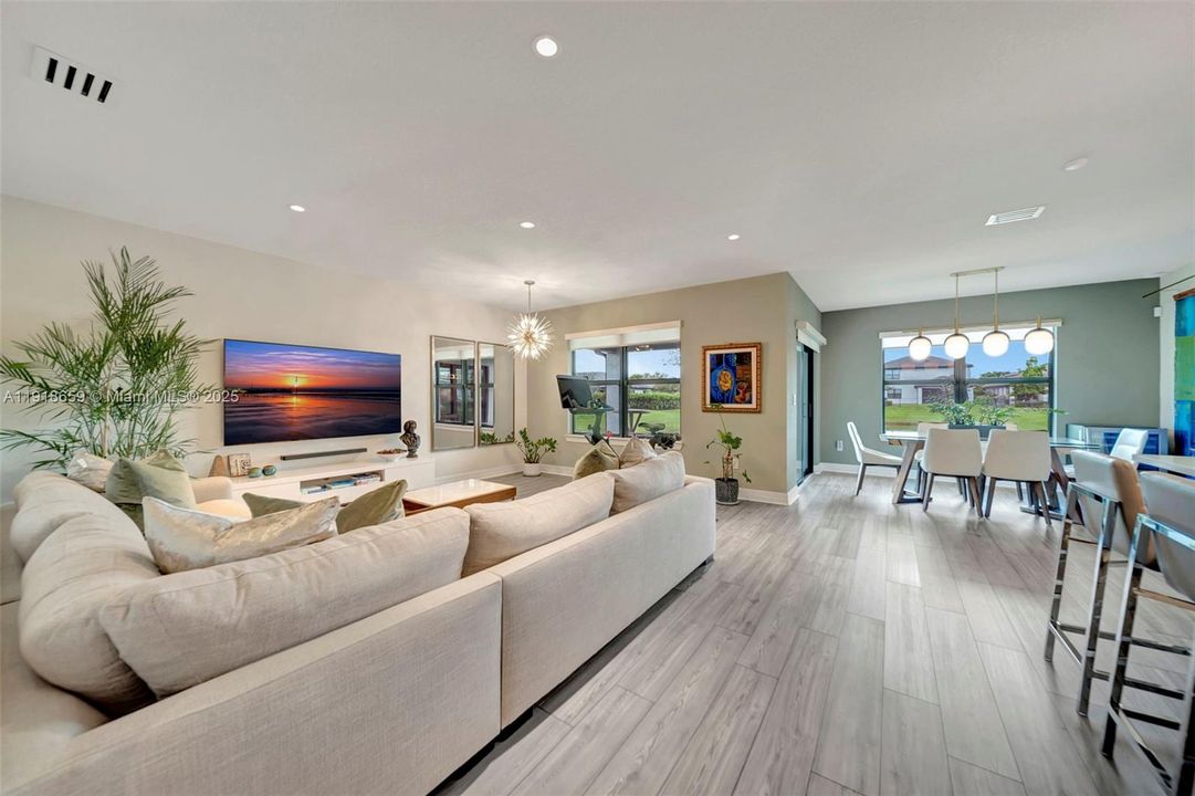 For Sale: $575,000 (3 beds, 2 baths, 1647 Square Feet)